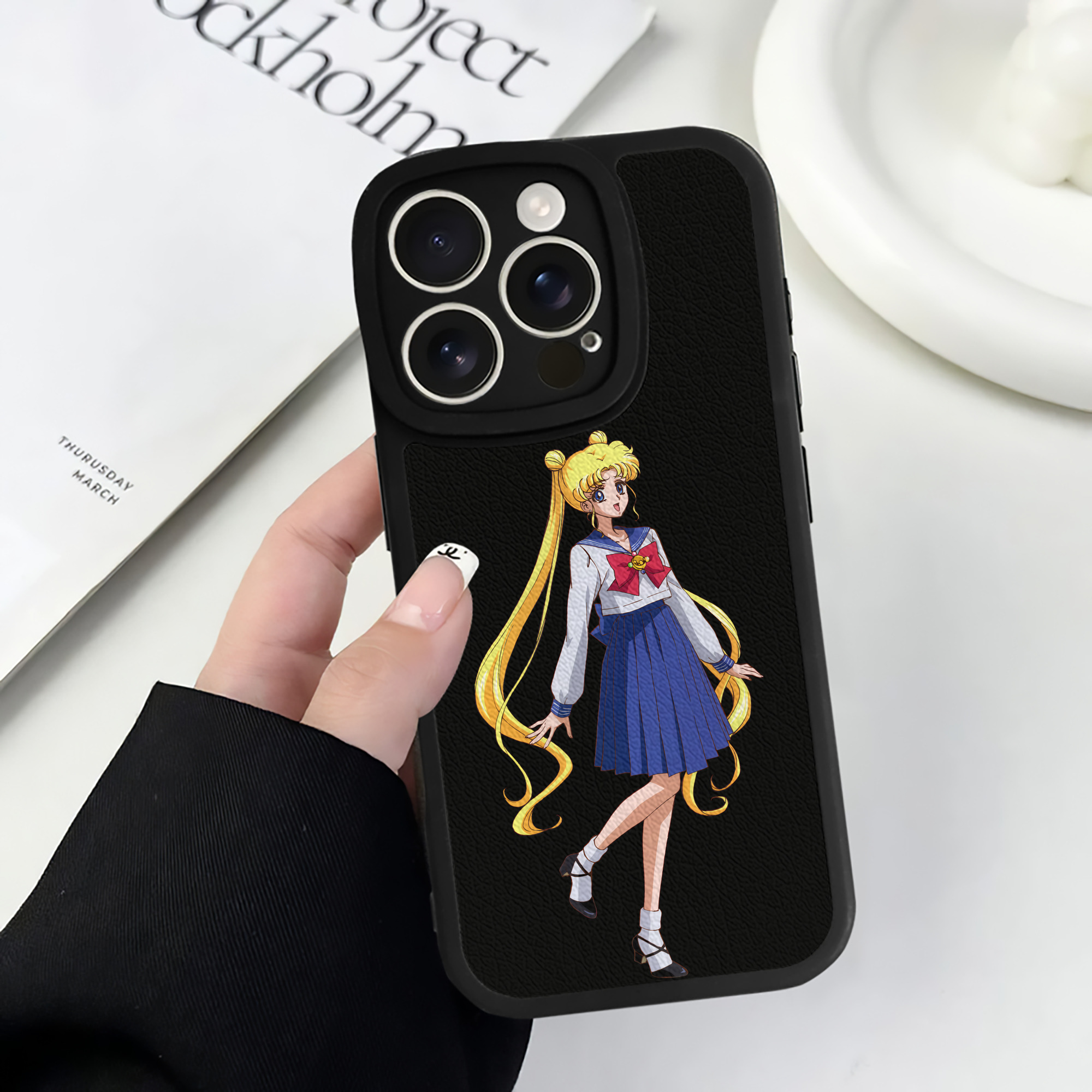 （画像用） 美少女戦士セーラームーン 愛野 美奈子 あいの みなこ Sailor Moon Aino Minako 【iPhone 16シリーズ対応】シリコンスマホケース（レザー調） 材質：シリコン